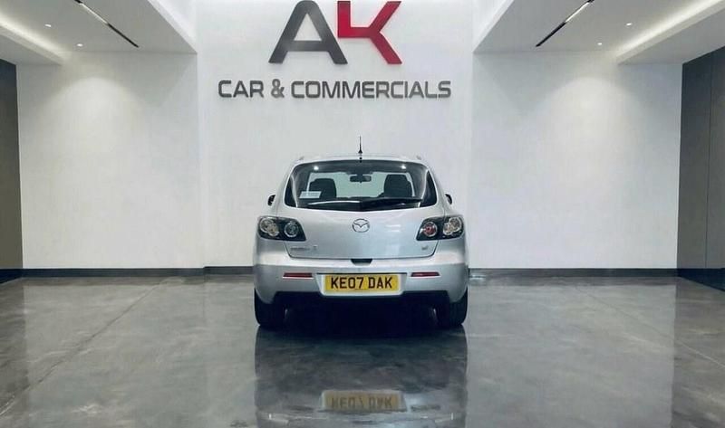 Begagnad Mazda 3 2007 Silver Halvkombi