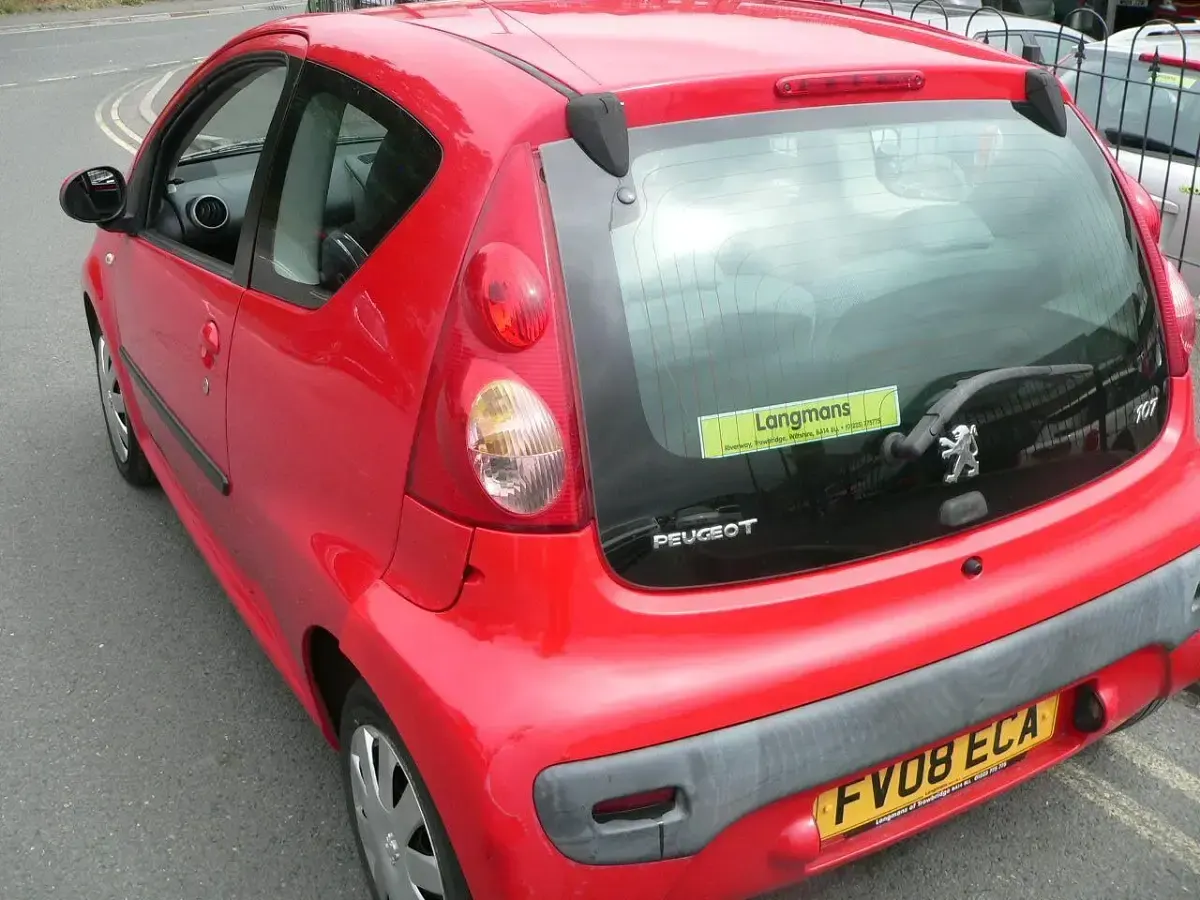 Used Peugeot 107 68 HP (50 kW) 2008 Red Hatchback