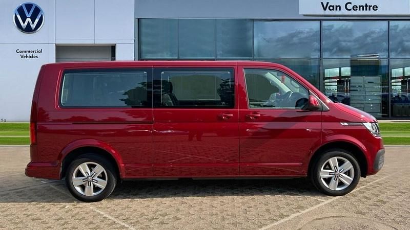Second-hand VW Transporter SE 150 CP (110 kW) 2024 Roșu Van