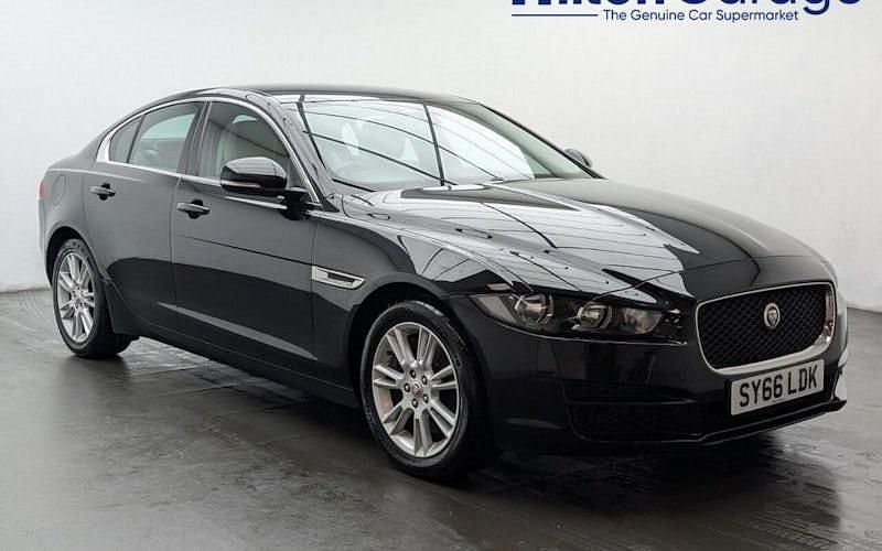 Used Jaguar XE Prestige 240 HP (176 kW) 2016 Black Sedan