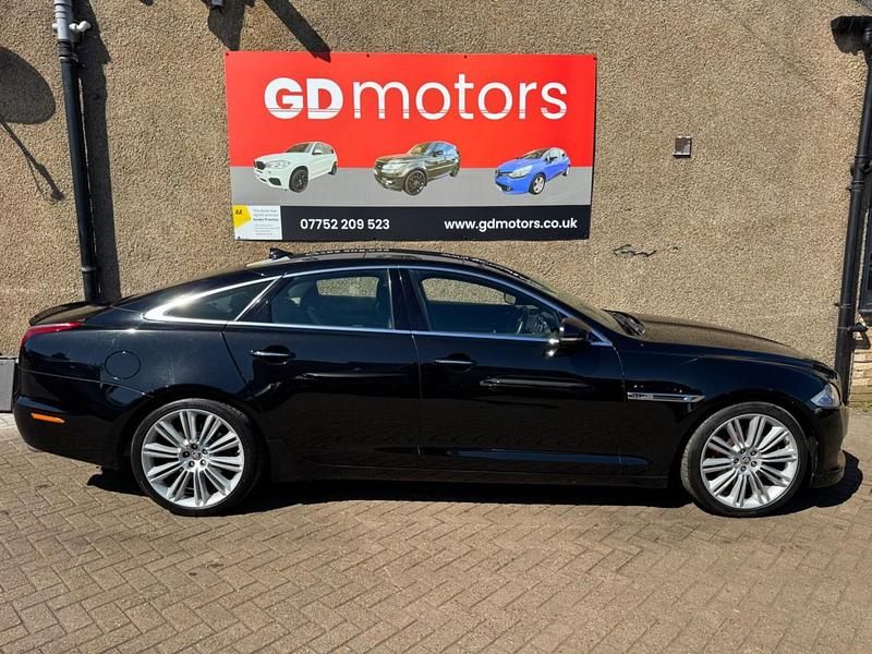 Używany Jaguar XJ Portfolio 275 KM (202 kW) 2014 Czarny Sedan/Limuzyna