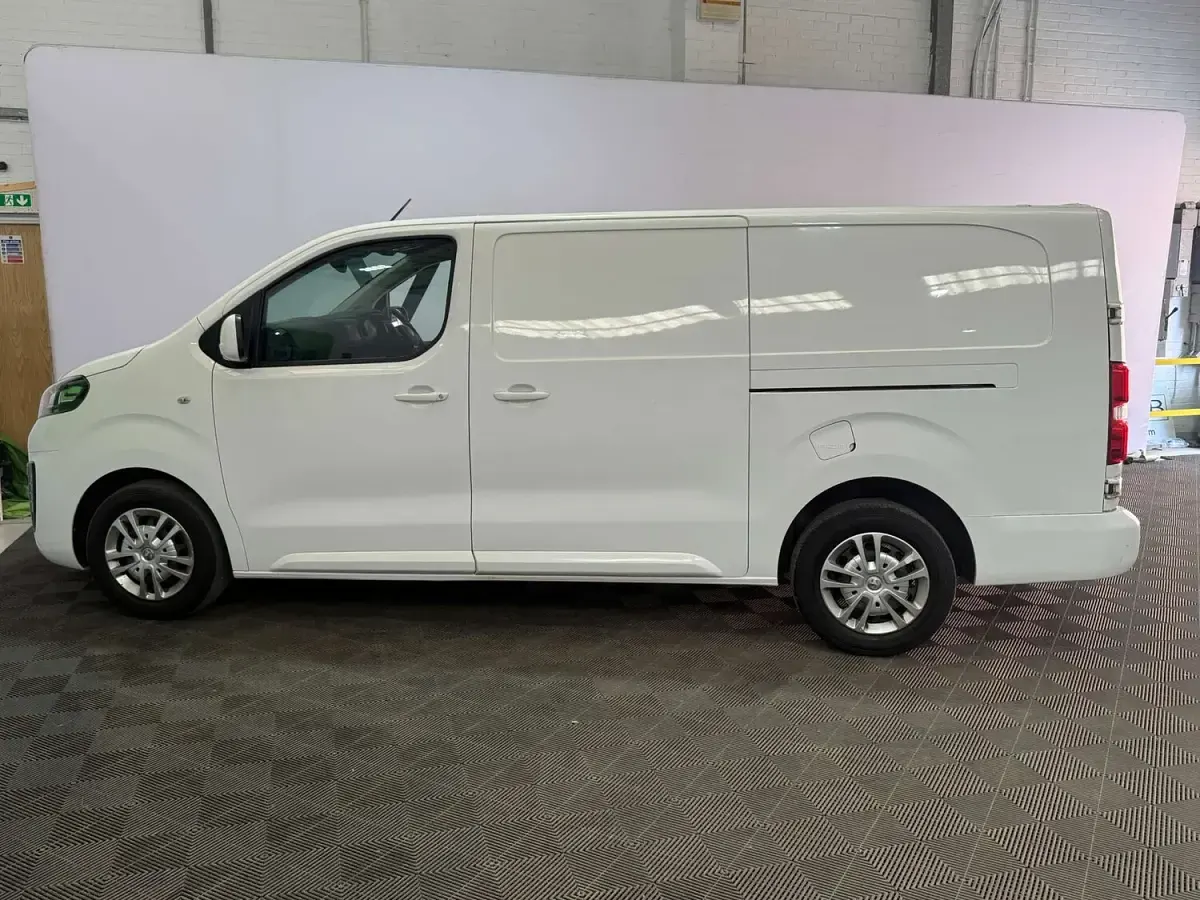 Used Vauxhall Vivaro Sportive 100 HP (73 kW) 2021 White MPV