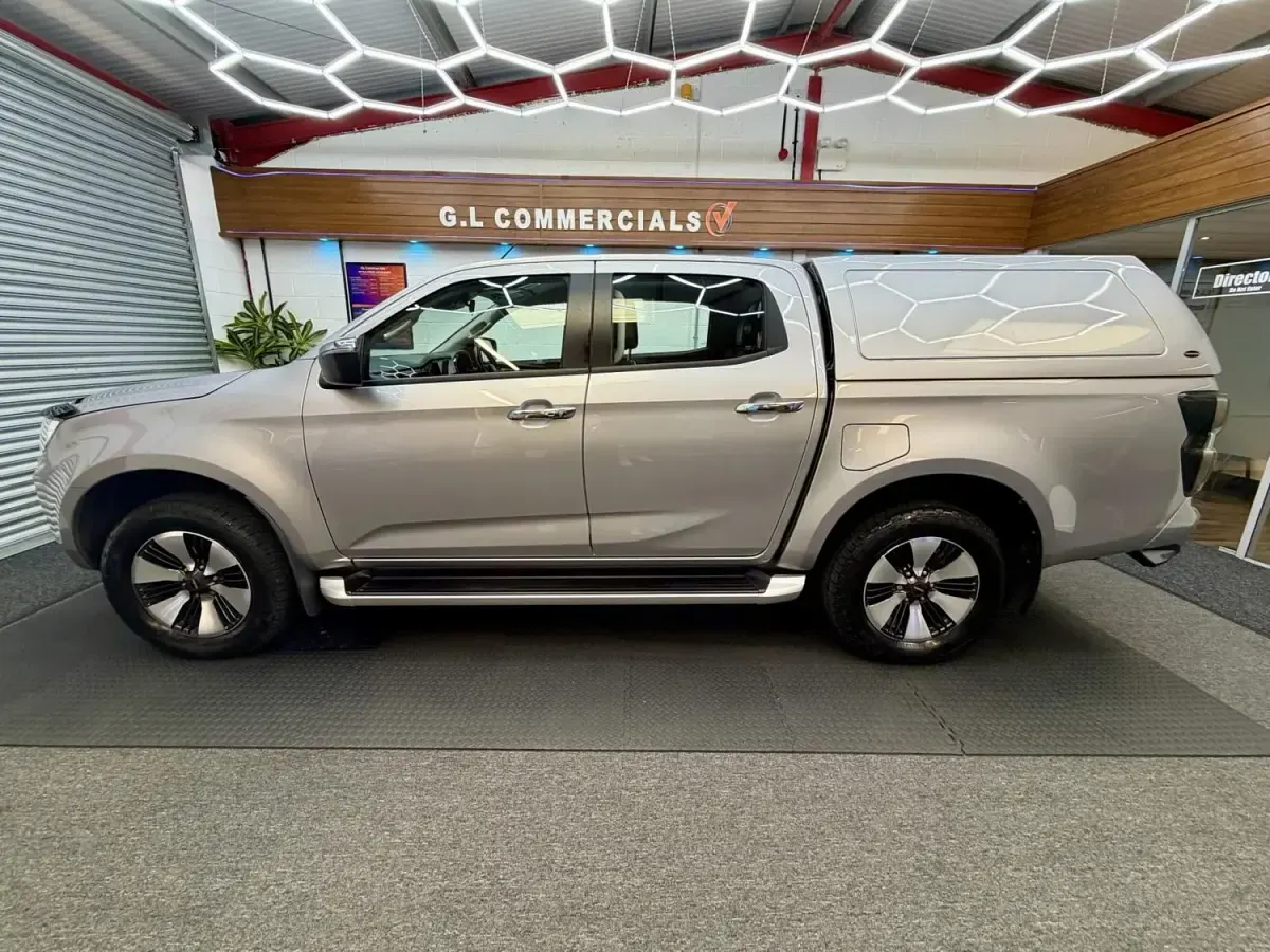 Second-hand Isuzu D-Max 164 CP (120 kW) 2023 Argintiu Pickup