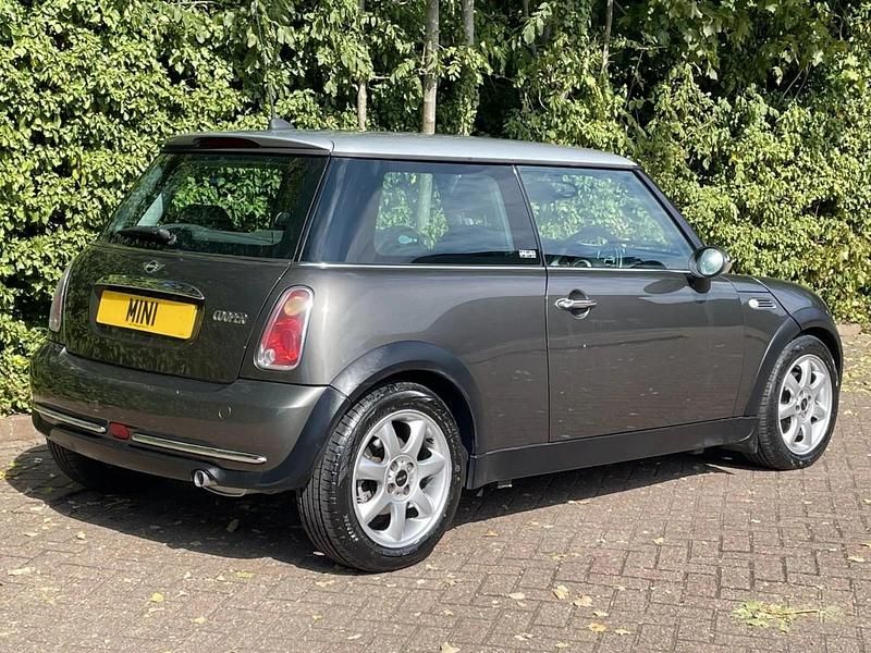 Używany Mini Cooper Hatch 2006 Szary Hatchback