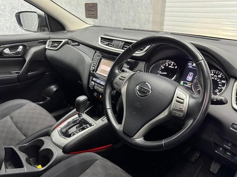 Used Nissan Qashqai N-Connecta 2016 White SUV