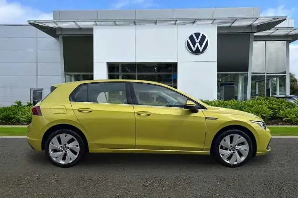 Used VW Golf VIII Style 130 HP (95 kW) 2022 Yellow Hatchback