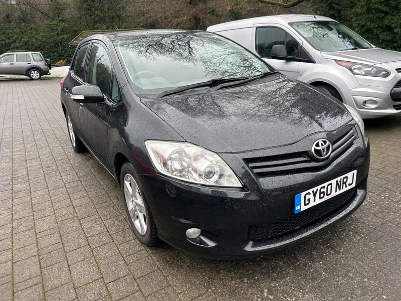Black Used 2011 Toyota Auris Hatchback | £3,495 (A bit pricey) - Image 1/4