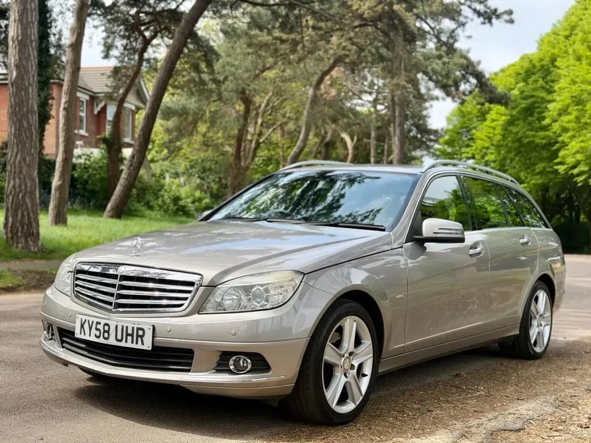 Używany Mercedes C220 Elegance 2008 Srebrny Kombi