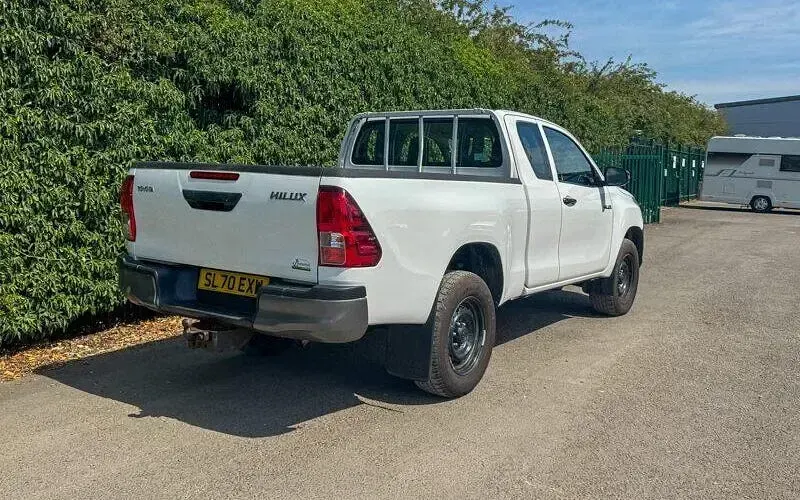 Used Toyota HiLux Active 150 HP (110 kW) 2020 White Pickup