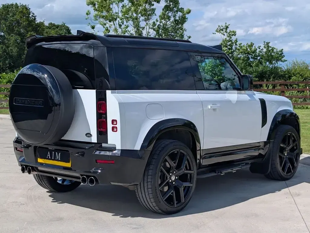 Used Land Rover Defender SE Dynamic 2023 White SUV