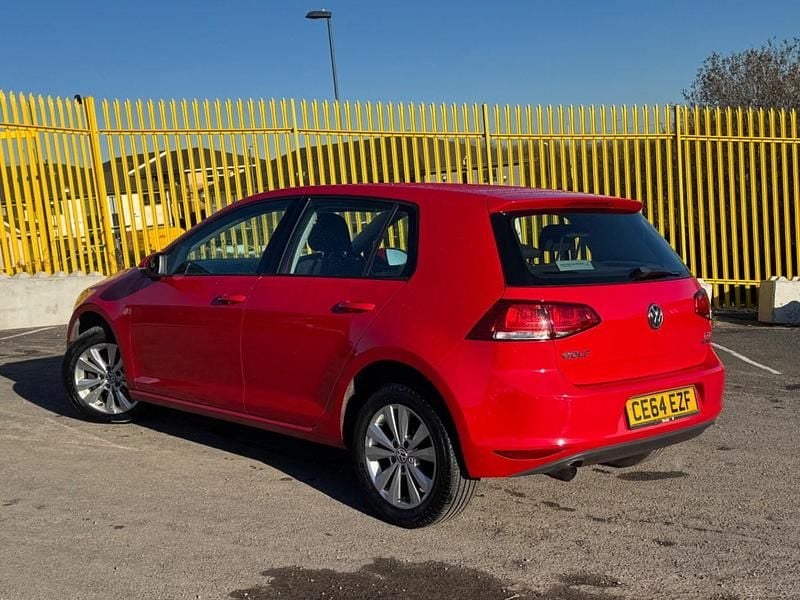 Used VW Golf VII SE 105 HP (77 kW) 2014 Red Hatchback