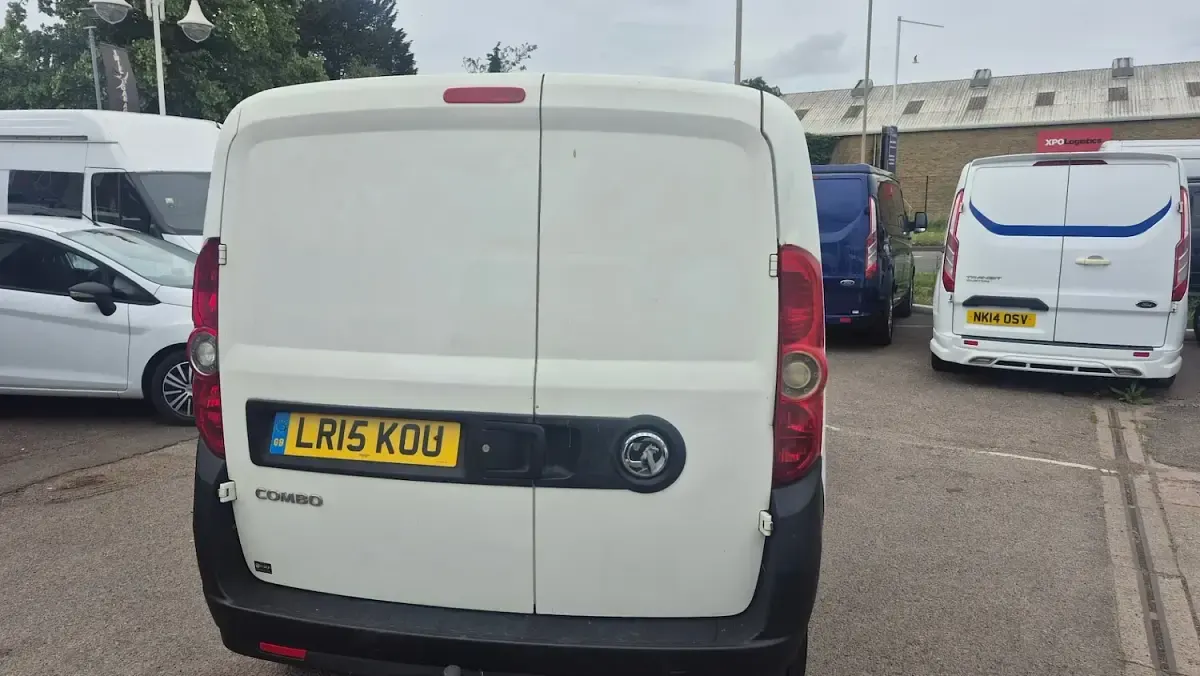 Used Vauxhall Combo 2015 White MPV
