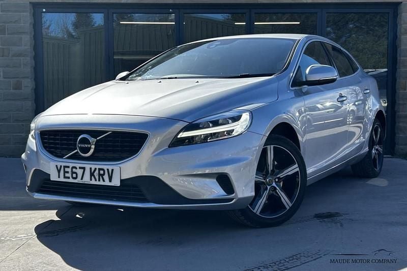 Begagnad Volvo V40 R-Design 122 HK (89 kW) 2017 Silver Halvkombi