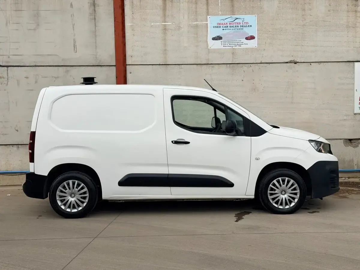 Used Peugeot Partner 131 HP (96 kW) 2019 White MPV