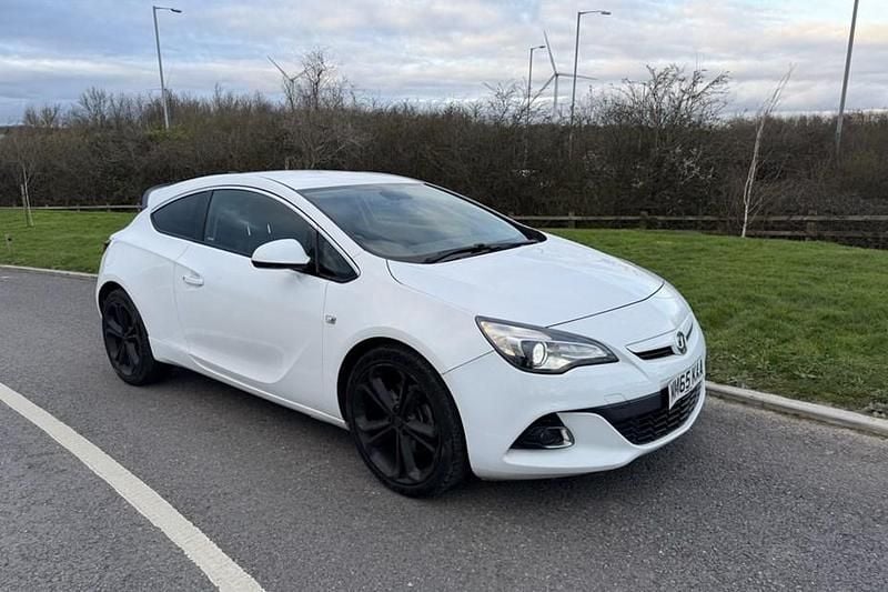 Used Vauxhall Astra GTC Edition 140 HP (102 kW) 2015 White Coupe