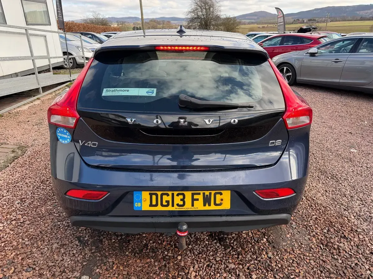 Used Volvo V40 SE 115 HP (84 kW) 2013 Blue Hatchback
