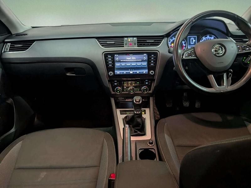 Used Skoda Octavia SE Technology 115 HP (84 kW) 2018 Yellow Estate