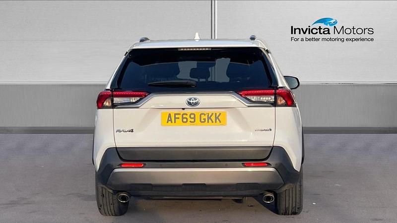 Used Toyota RAV4 Design 2019 White SUV