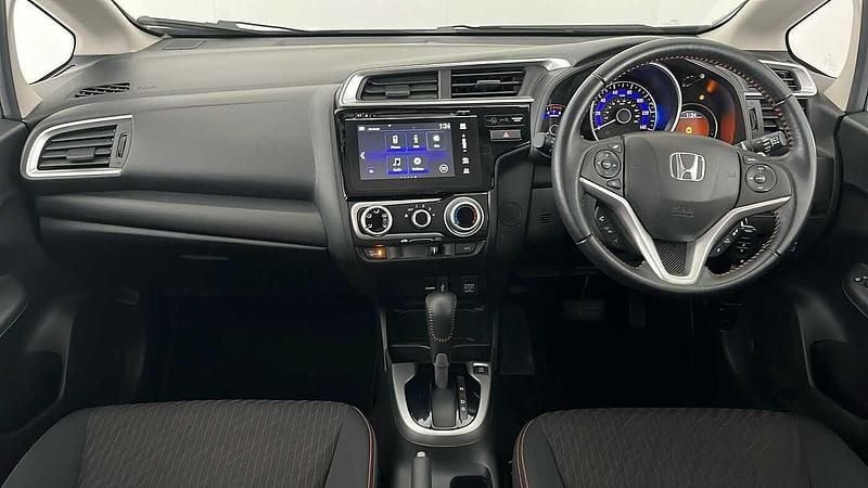 Used Honda Jazz Sport 130 HP (95 kW) 2018 Pearl white orchid Hatchback