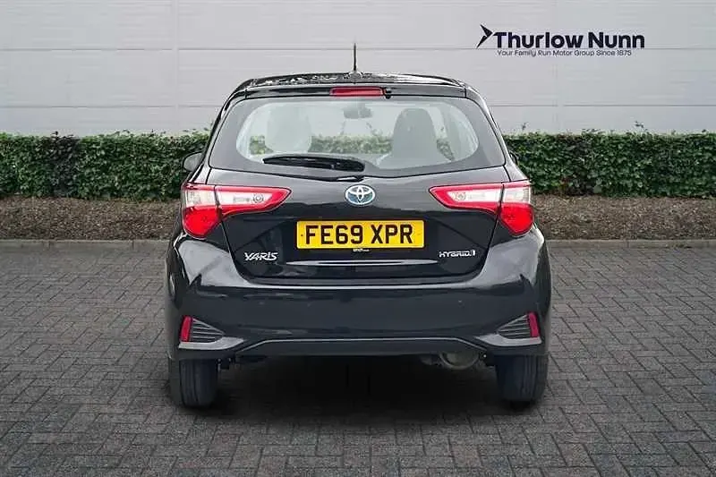 Second-hand Toyota Yaris Hybrid 101 CP (74 kW) 2019 Negru Hatchback