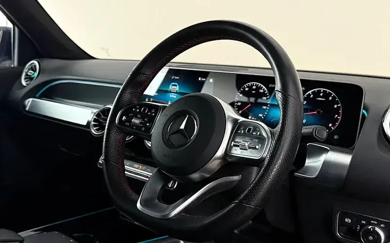 Used Mercedes GLB200 AMG Line Premium 163 HP (119 kW) 2022 Blue SUV