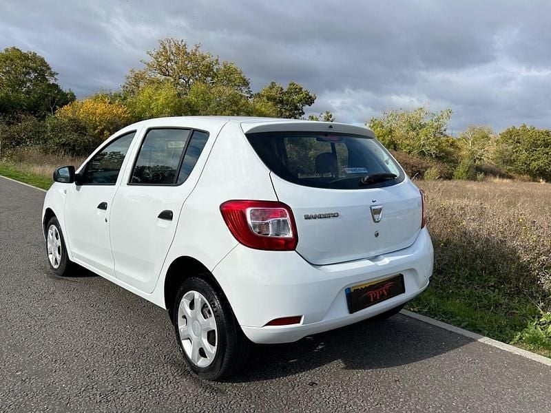 Used Dacia Sandero Ambiance 2016 White Hatchback