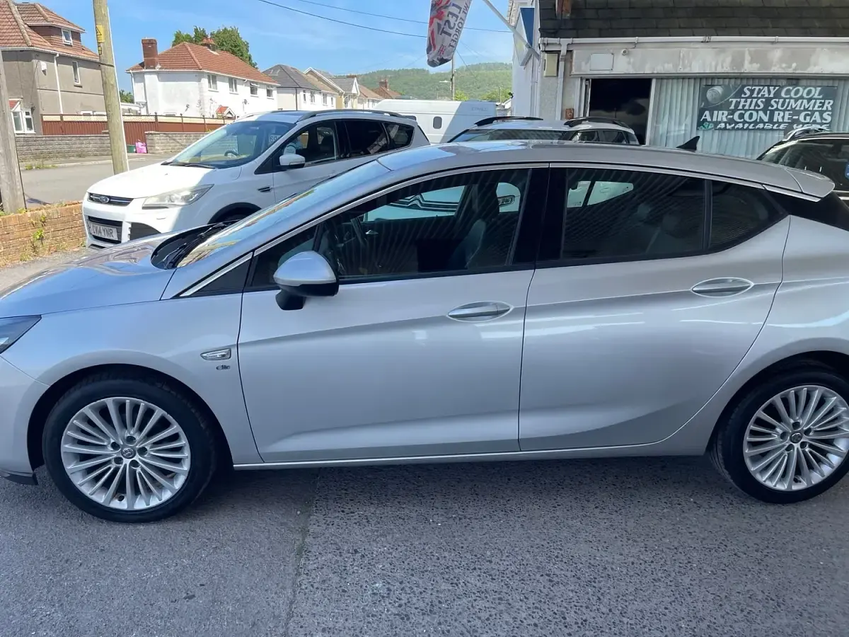 Used Vauxhall Astra Elite 150 HP (110 kW) 2019 Silver Hatchback