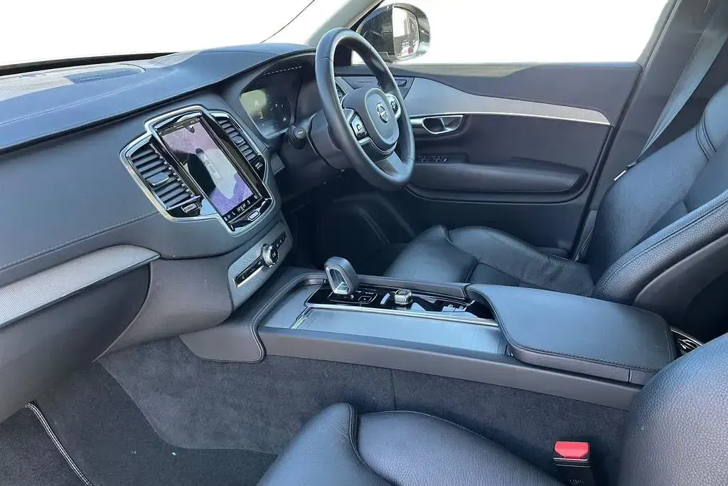 Used Volvo XC90 Plus 235 HP (172 kW) 2023 Silver SUV