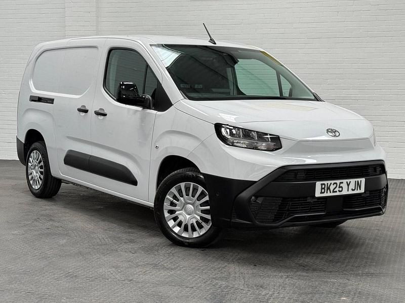 Used Toyota Proace 120 HP (88 kW) 2025 White MPV