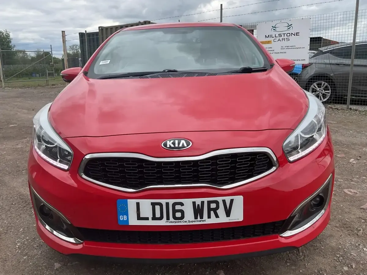 Używany Kia Ceed 2016 Czerwony Hatchback