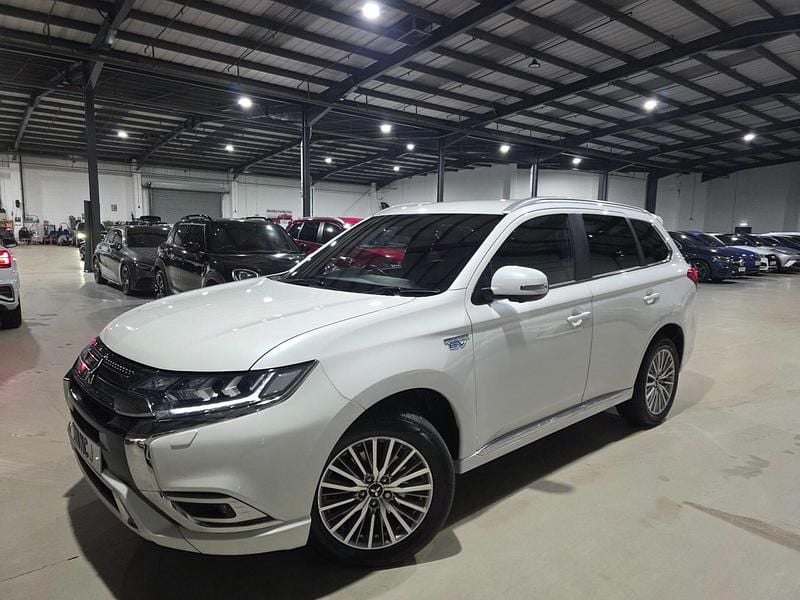 White Used 2019 Mitsubishi Outlander P-HEV Estate | £11,980 (Fair price) - Image 1/4