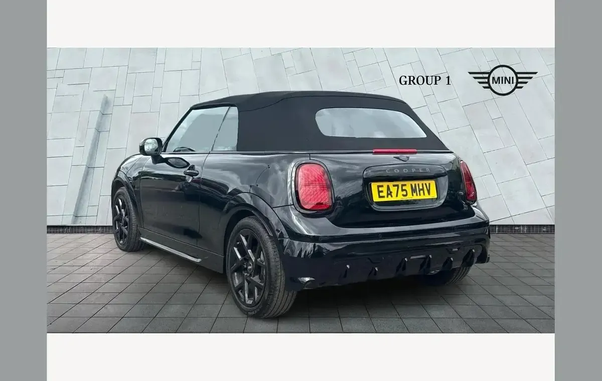 Usado Mini Cooper Cabriolet Sport 161 HP (118 kW) 2025 Preto Cabrios