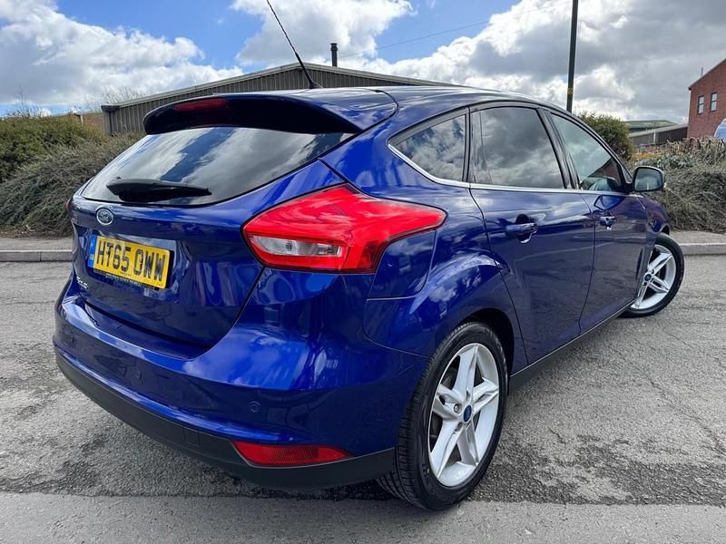 Used Ford Focus Titanium 125 HP (91 kW) 2016 Blue Hatchback