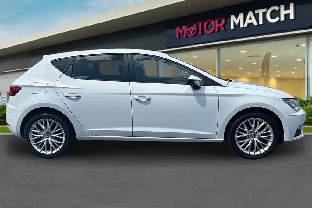 Begagnad Seat Leon SE Dynamic 2018 Vit Halvkombi
