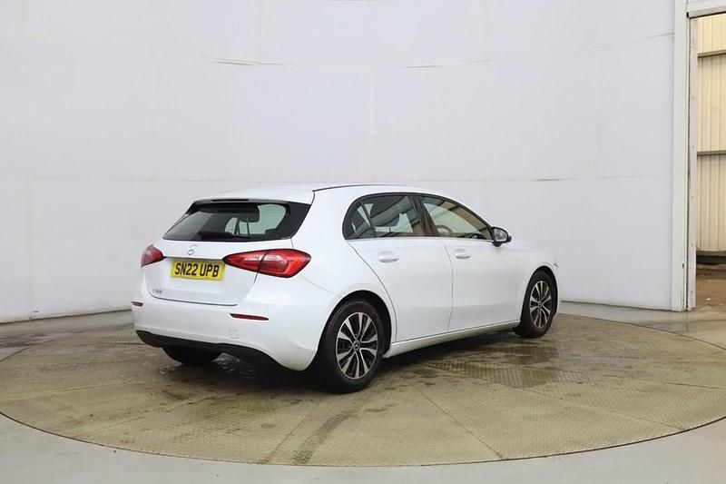 Used Mercedes A180 SE 136 HP (100 kW) 2022 White Hatchback