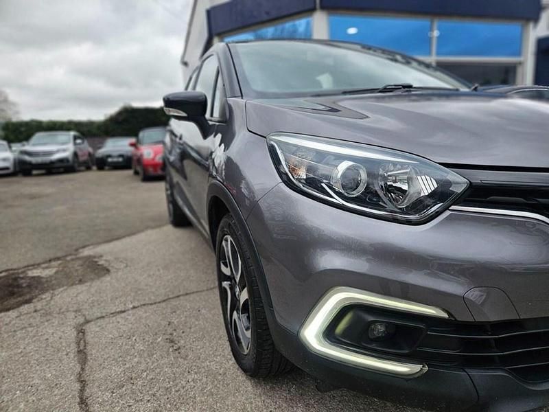 Used Renault Captur Dynamique 90 HP (66 kW) 2018 Grey SUV
