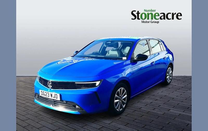 Used Vauxhall Astra Design Edition 130 HP (95 kW) 2023 Blue Hatchback