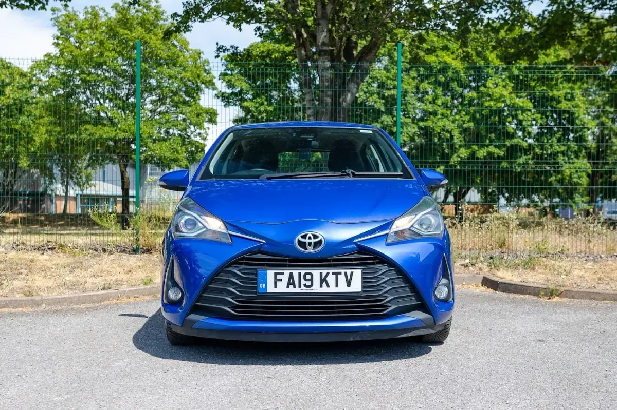 Used Toyota Yaris 111 HP (81 kW) 2019 Blue Hatchback