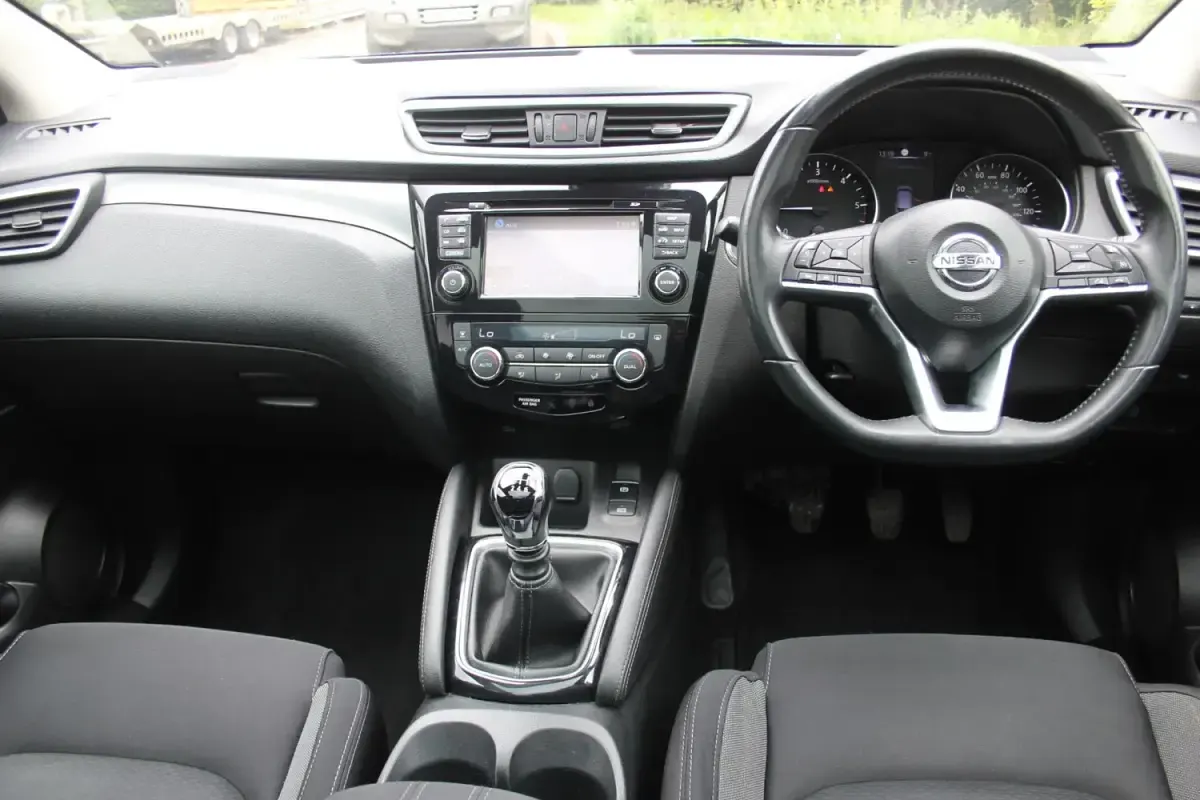 Used Nissan Qashqai N-Connecta 2018 Silver SUV