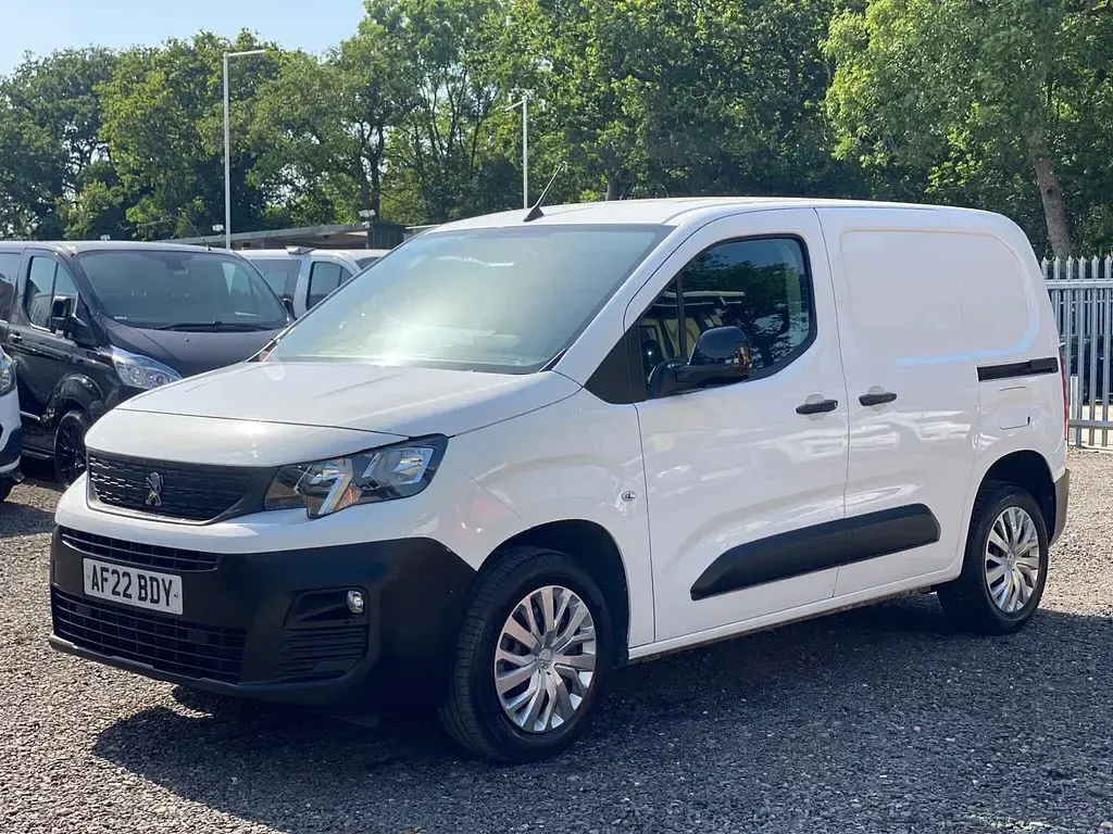 Used Peugeot Partner Premium 131 HP (96 kW) 2022 White MPV