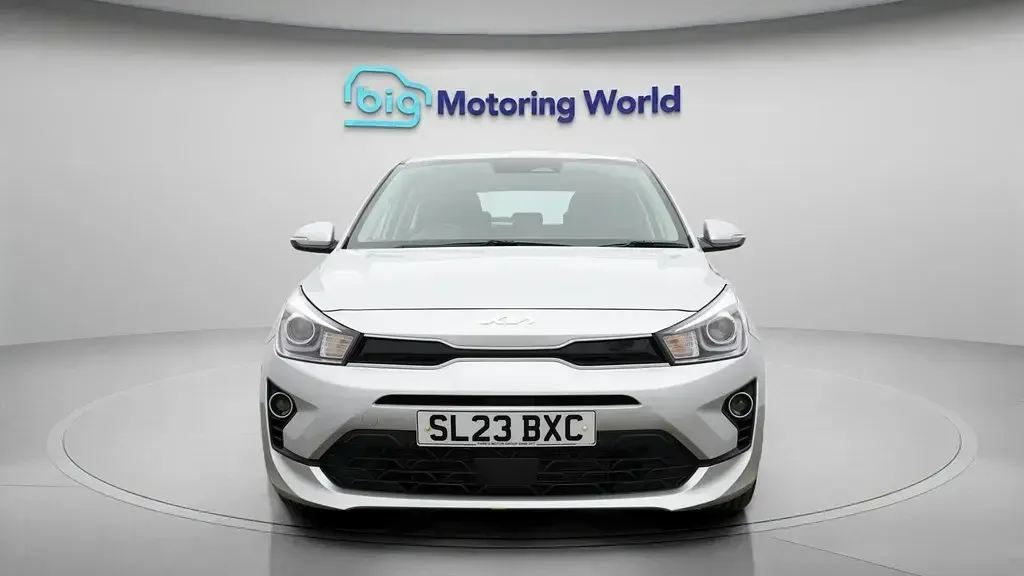 Used Kia Rio 83 HP (61 kW) 2023 Silver Hatchback