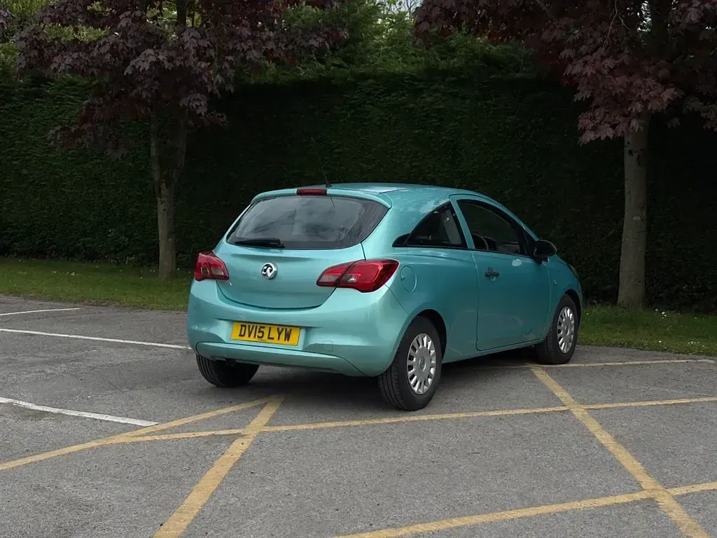 Used Vauxhall Corsa 70 HP (51 kW) 2015 Green Hatchback