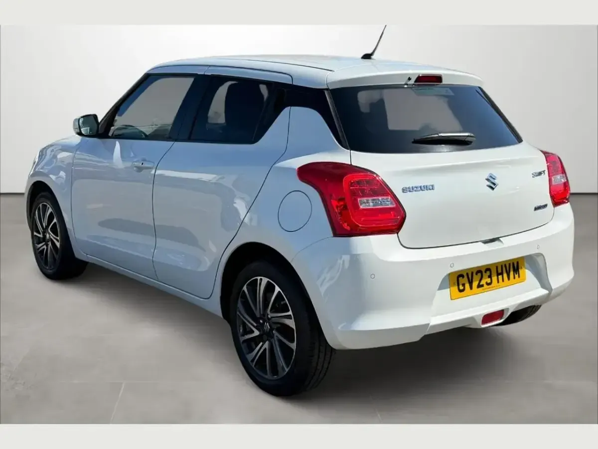 Begagnad Suzuki Swift SZ5 82 HK (60 kW) 2023 Vit Halvkombi