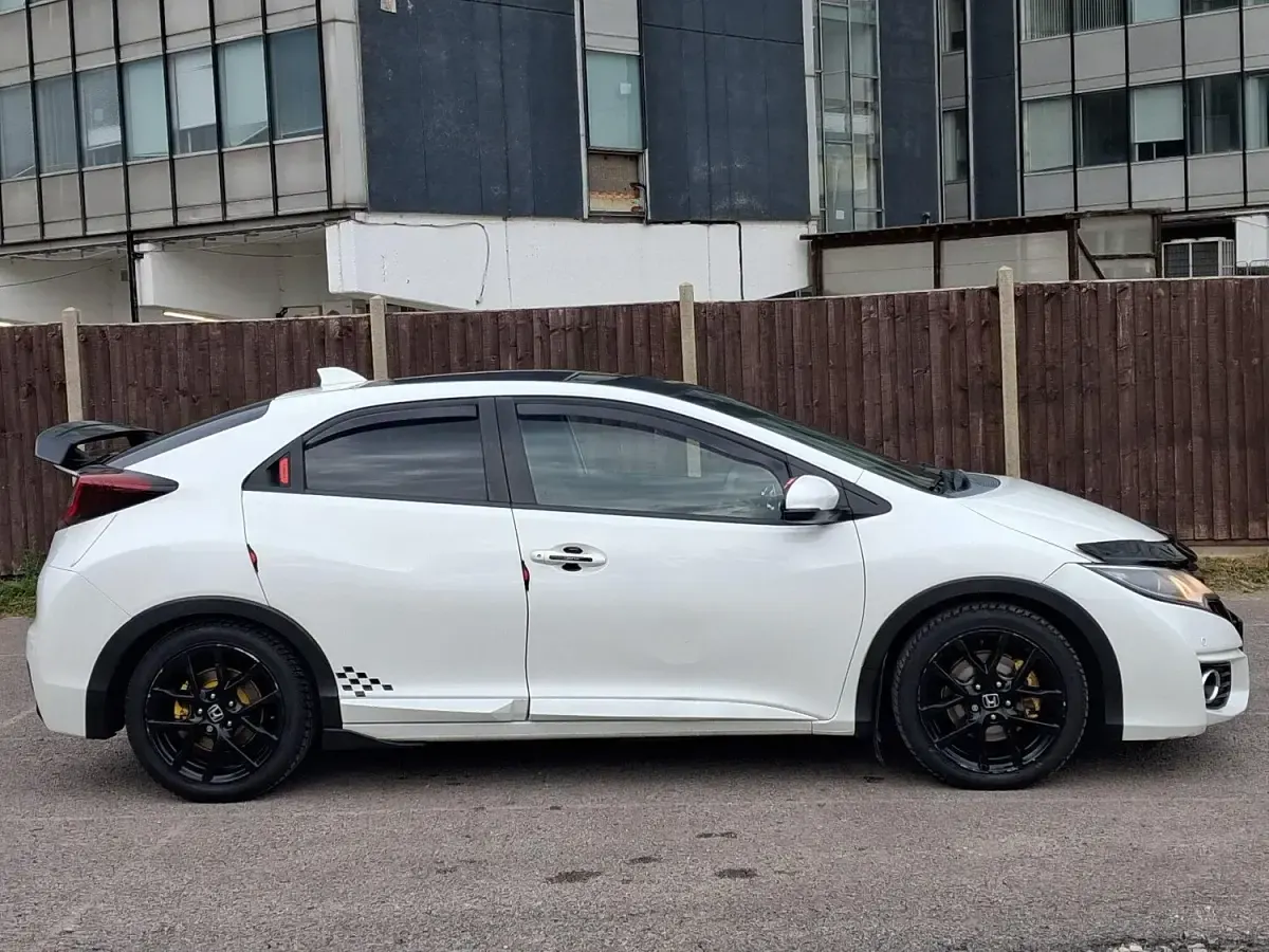 Used Honda Civic SR 142 HP (104 kW) 2015 White Hatchback