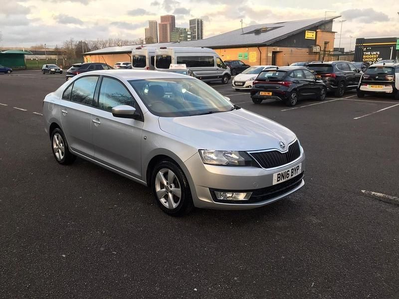 Used Skoda Rapid SE 105 HP (77 kW) 2016 Silver Hatchback