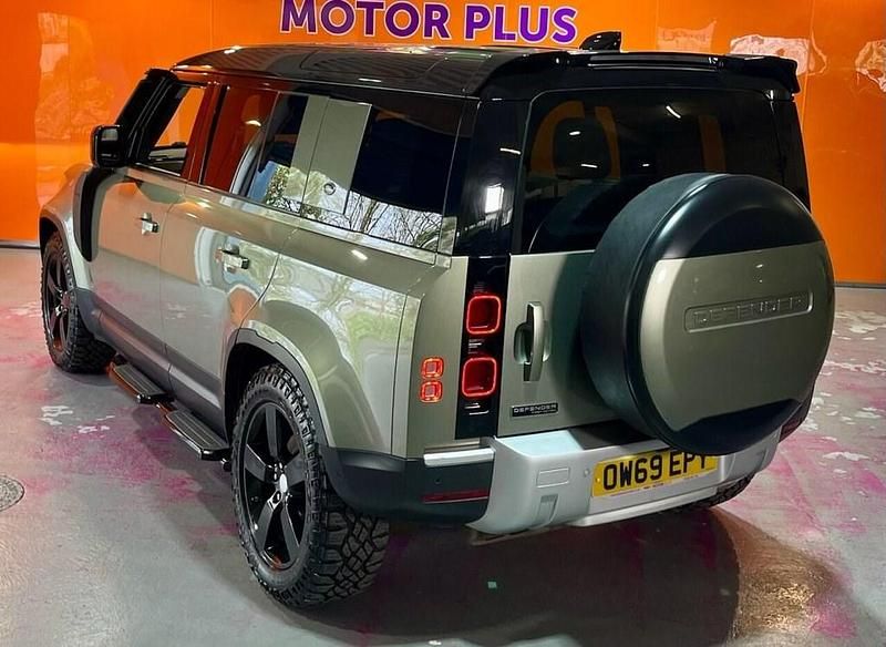 Usado Land Rover Defender First Edition 240 HP (176 kW) 2020 Verde SUV