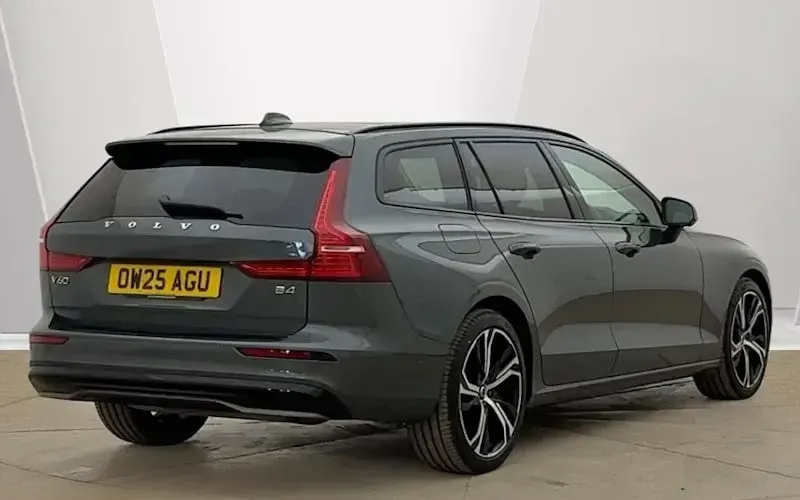 New Volvo V60 Ultra 197 HP (144 kW) 2025 Green Estate