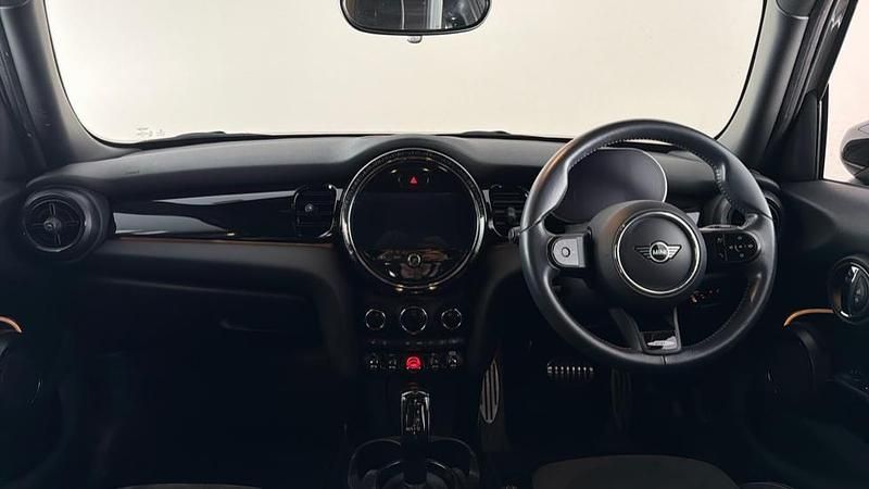 Used Mini Cooper Hatch 134 HP (98 kW) 2021 Moonwalk grey Hatchback