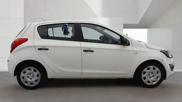 Used Hyundai i20 Classic 84 HP (61 kW) 2012 White Hatchback