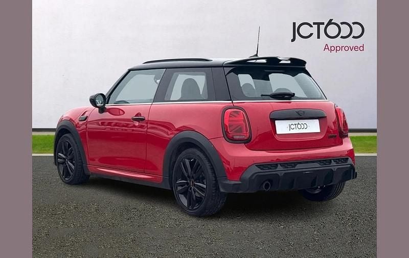 Begagnad Mini Cooper Sport 134 HK (98 kW) 2023 Röd Halvkombi